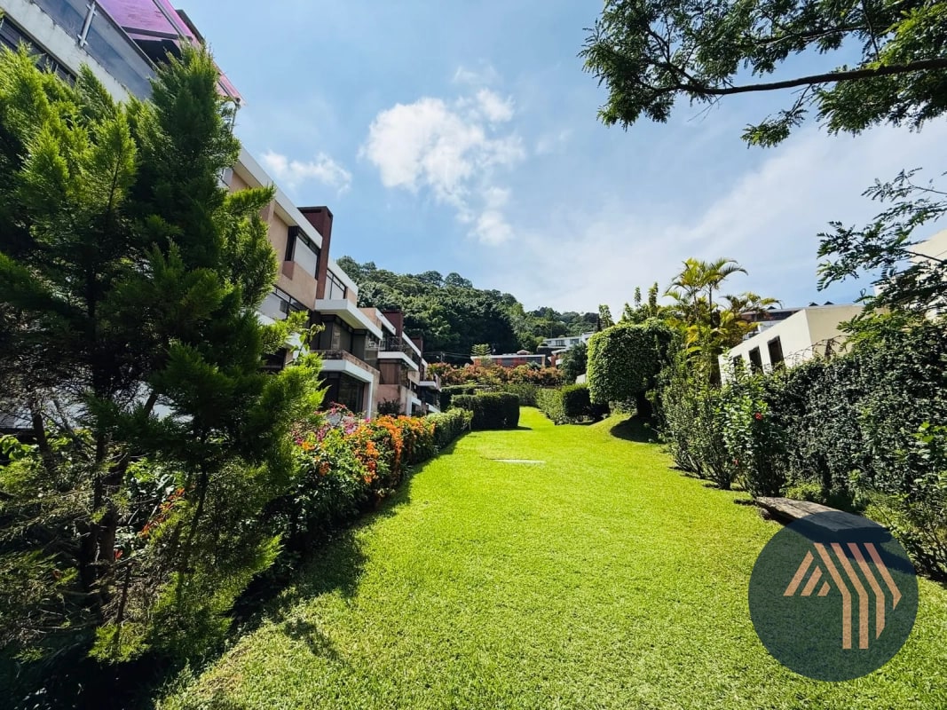 ALQUILER DE APTO. TIPO TOWNHOUSE - LA SOLANA, ZONA 15 - 15