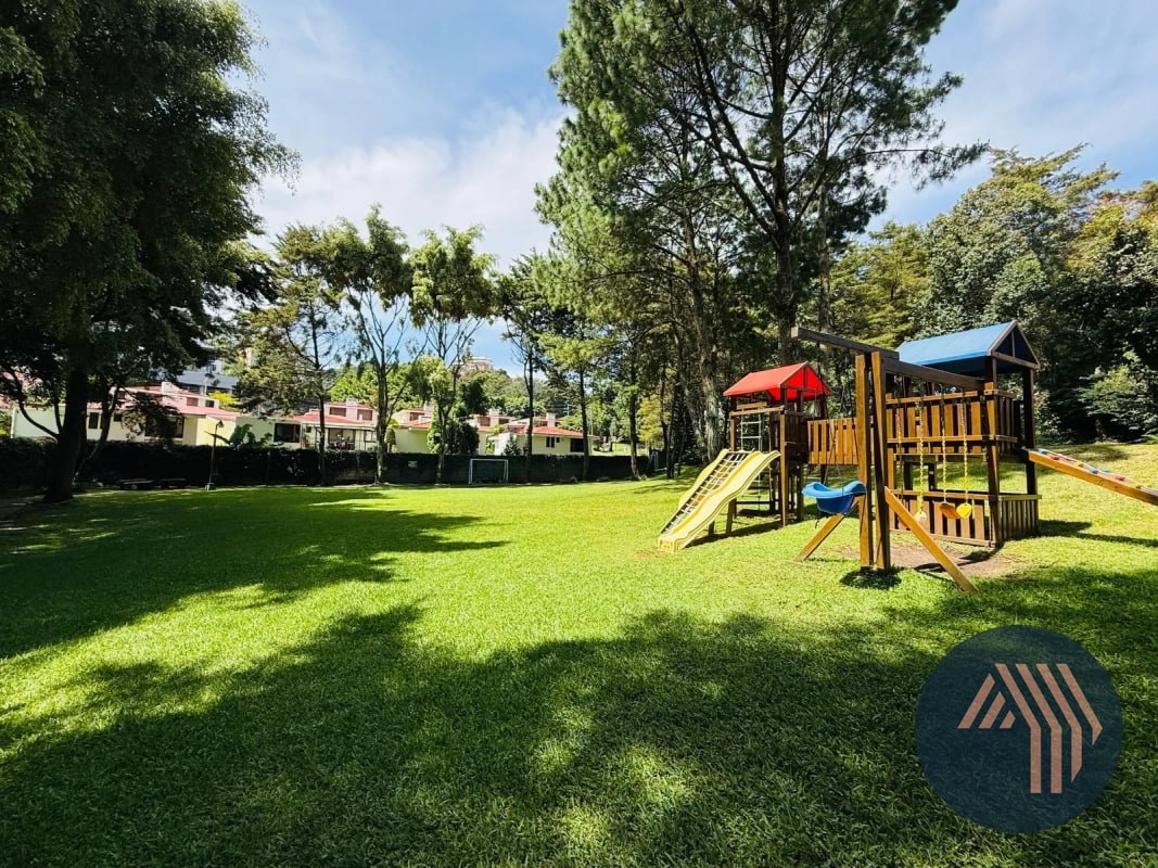 ALQUILER DE APTO. TIPO TOWNHOUSE - LA SOLANA, ZONA 15 - 16