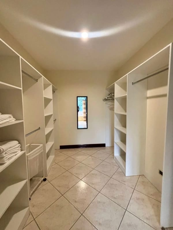 Venta de Apartamento -Edificio Milenia, zona 10- — Apartamento en Venta en Milenia, Zona 10, Guatemala, Ciudad — foto 3 de 12