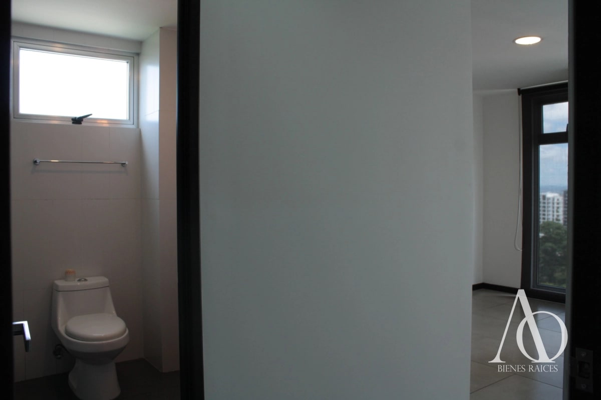 Apartamento en Alquiler / Venta  Edificio Telia, zona 15 VH2 N9 / EN DIRECTO 2025 02 — Apartamento en Venta en Telia, Zona 15, Guatemala, Ciudad — foto 4 de 7