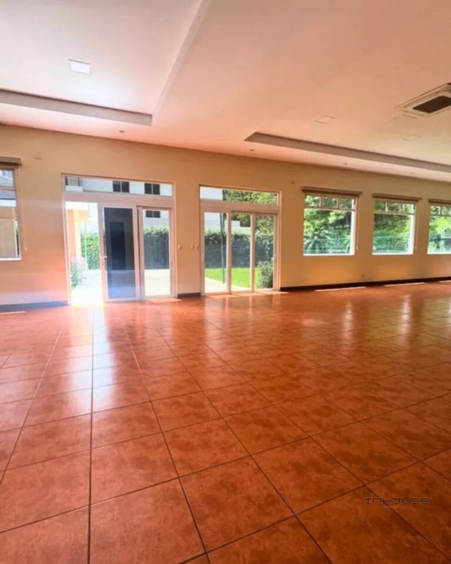 APARTAMENTO EN RENTA ZONA 13 IRIDIA CON TERRAZA - 2