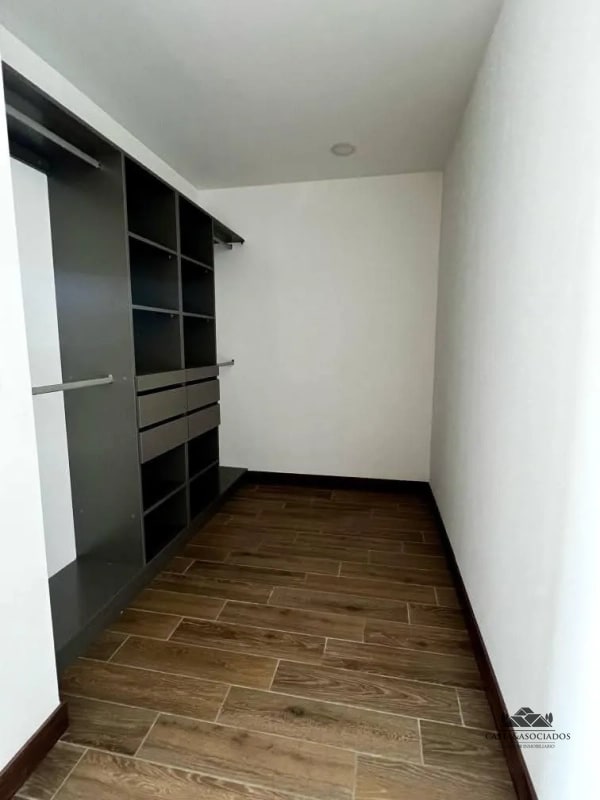 APARTAMENTO EN VENTA ZONA 15 - 4