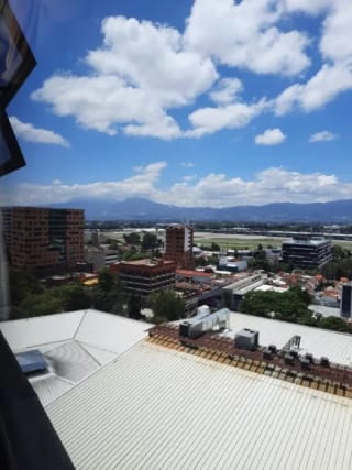 VENTA DE  APARTAMENTO ZONA 14 SANTORINI AMERICAS CON BONITA VISTA — Apartamento en Venta en Santorini Américas, Zona 14, Guatemala, Ciudad — miniatura 7 de 8
