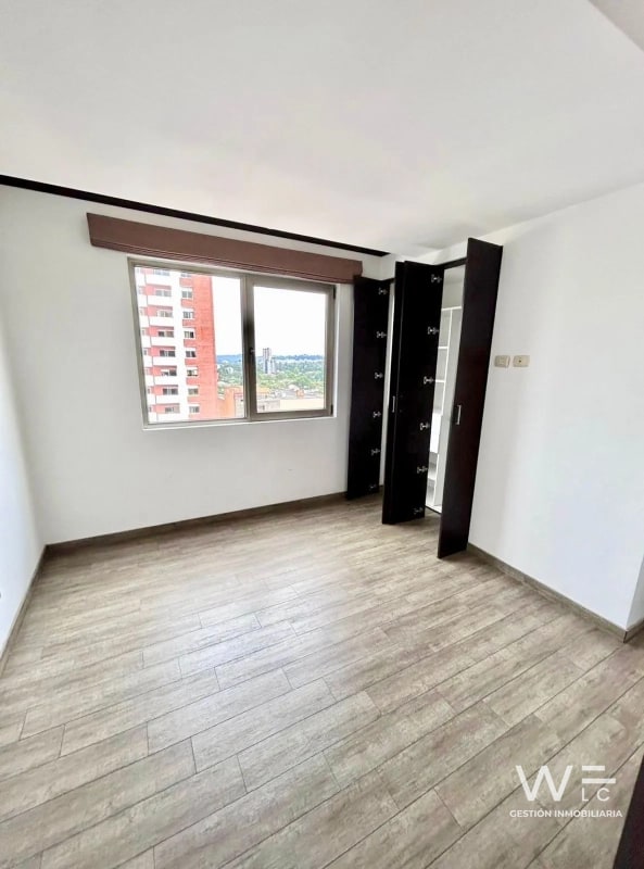 ALQUILO APARTAMENTO ZONA 10 - 8