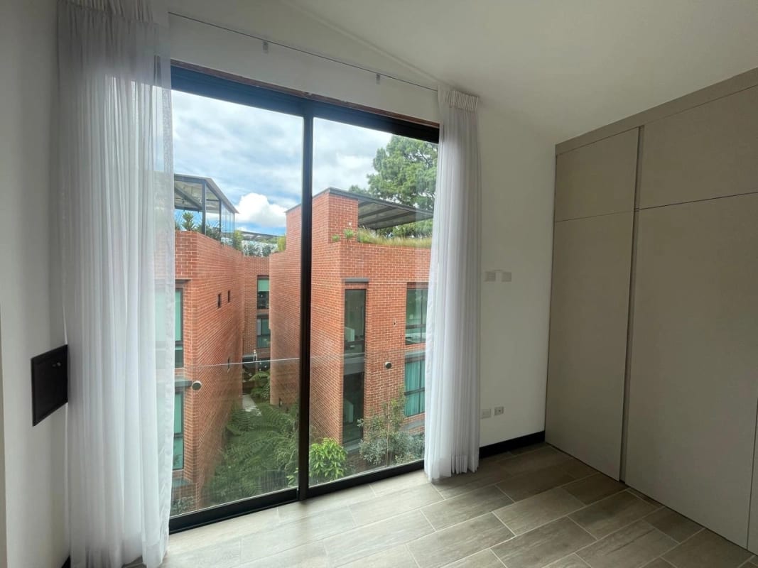 APARTAMENTO RENTA ZONA 15 Vista hermosa 1 , 3 Dormitorios, 3 niveles , 140 Mts2 $1,750 incluye mant e iva — Apartamento en Alquiler en Vista Hermosa I, Zona 15, Guatemala, Ciudad — foto 2 de 12