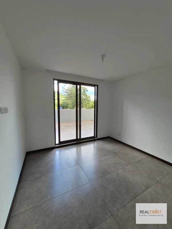 EN VENTA PRECIOSO APARTAMENTO CON TERRAZA, SAN LÁZARO ZONA 15 - 4