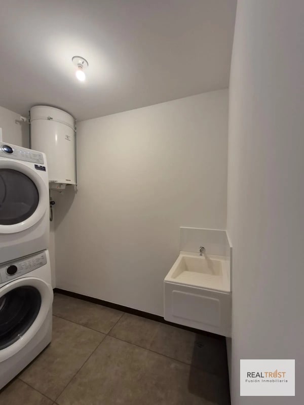 EN VENTA PRECIOSO APARTAMENTO CON TERRAZA, SAN LÁZARO ZONA 15 - 1