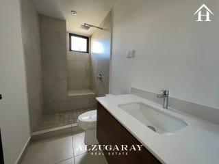 APTO NIVEL ALTO C/ VISTA	 2 HAB. / EDIFICIO IQ10 Z.10 — Apartamento en Venta en Zona 10, Guatemala, Ciudad — miniatura 2 de 10