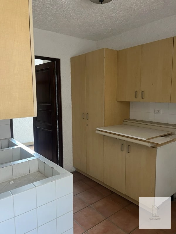 Apartamento grande en san Lázaro zona 15 - 11