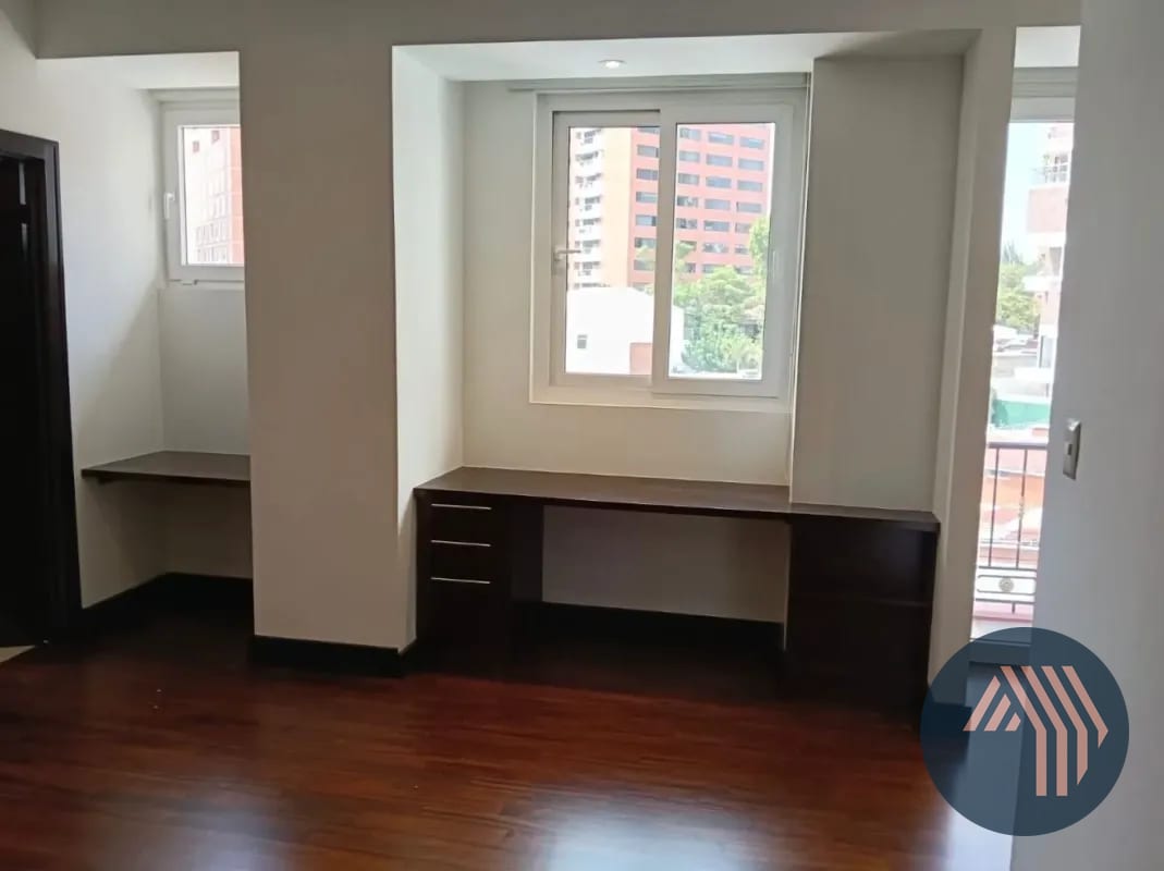 Alquiler de Amplio Apartamento 2 Niveles - 5TA Avenida, Zona 14 — Apartamento en Alquiler en Quinta Avenida, Zona 14, Guatemala, Ciudad — foto 5 de 7