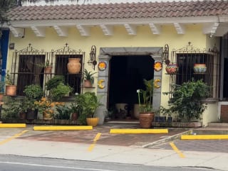 Local en Ruta de Antigua a San Lucas Sacatepéquez — Local en Alquiler en San Lucas Sacatepéquez, Sacatepéquez — miniatura 2 de 4