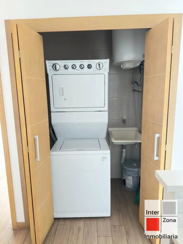 Venta de apartamento de dos habitaciones, Zona 10 - 1