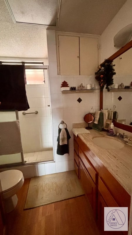 Zona 10 Se vende Apartamento en Vía Maris - 1