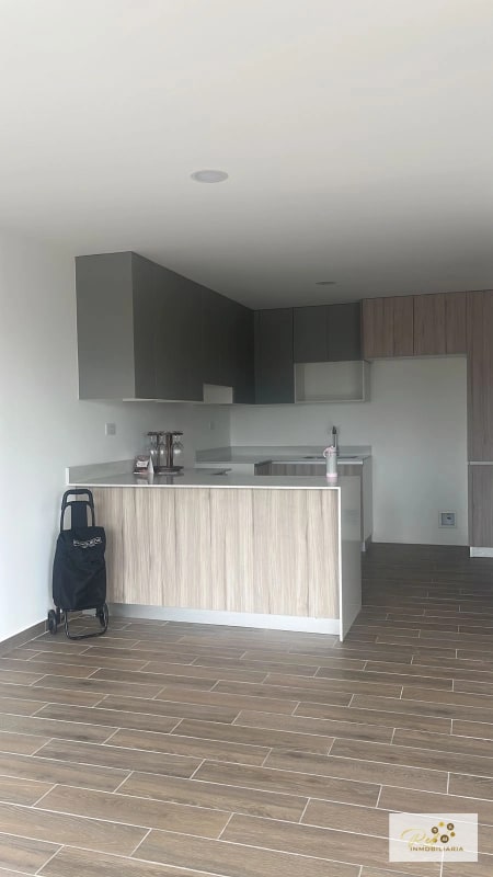 RENTA-APARTAMENTO NUEVO SEMI AMUEBLADO- EDIFICIO PARQUE 14 - 1