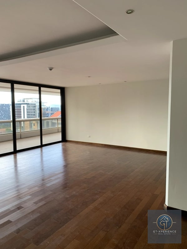 Lindo y amplio apartamento en Tiffany II, Zona 10 - 17