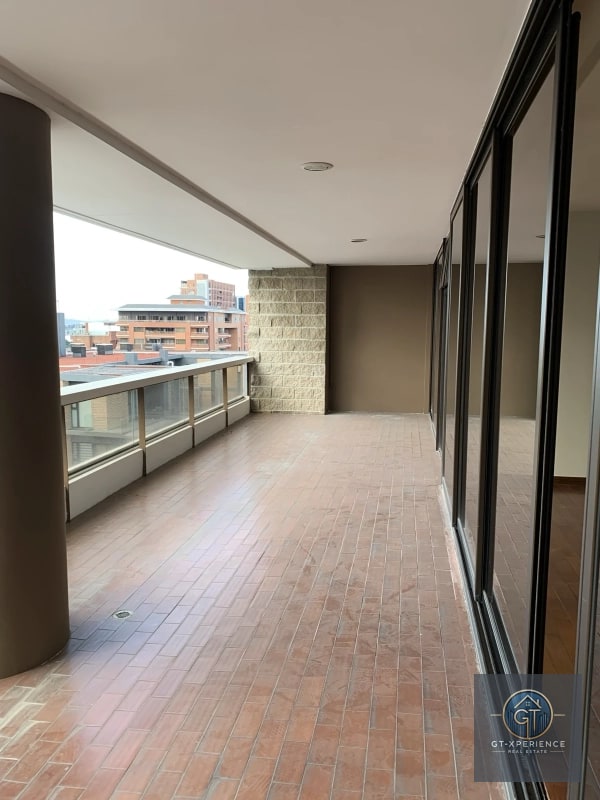 Lindo y amplio apartamento en Tiffany II, Zona 10 - 16