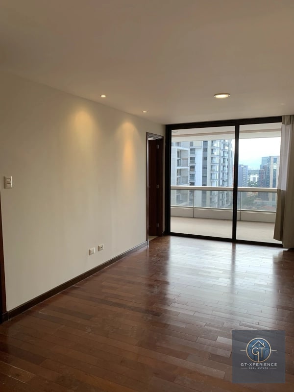 Lindo y amplio apartamento en Tiffany II, Zona 10 - 11