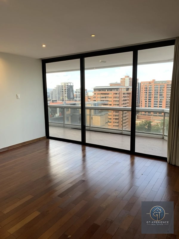 Lindo y amplio apartamento en Tiffany II, Zona 10 - 8