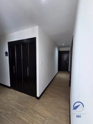 Apartamento en venta en Torre Praga, zona 15, Ciudad de Guatemala — Apartamento en Venta en Zona 15, Guatemala, Ciudad — miniatura 8 de 13