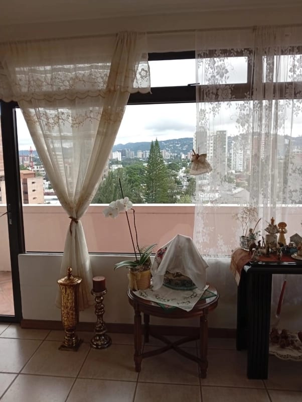 Apartamento en renta zona 10 — Apartamento en Alquiler en Zona 10, Guatemala, Ciudad — foto 15 de 17