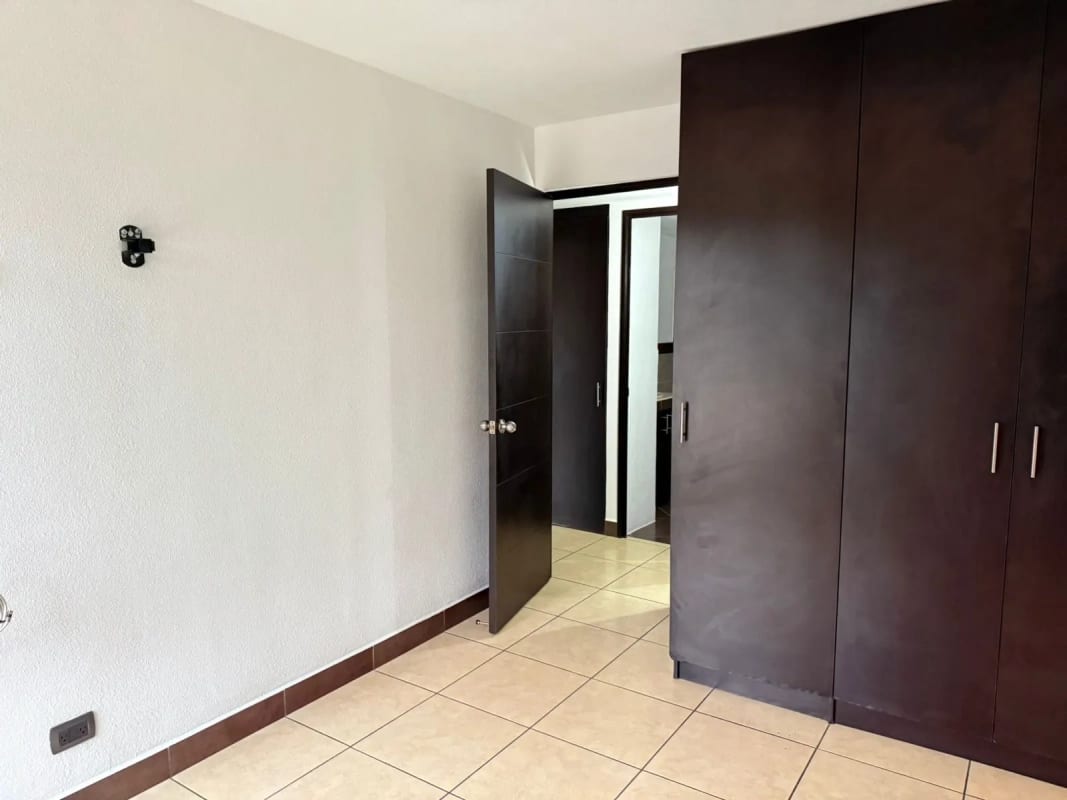 BONITO APARTAMENTO EN VENTA EN JARDINES DE LAS CHARCAS ZONA 11 — Apartamento en Venta en Jardines de Las Charcas, Zona 11, Guatemala, Ciudad — foto 2 de 6