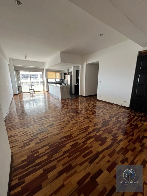 Lindo apartamento en venta o renta, en edificio Torre Quattro, zona 14 - 12