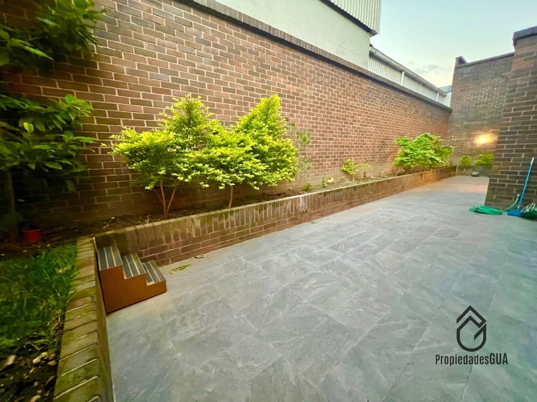 Apartamento con terraza y jardin 4 hab - 14