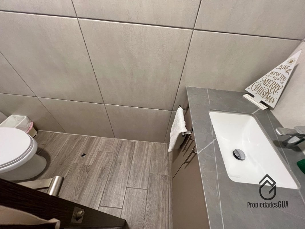 Apartamento con terraza y jardin 4 hab - 6