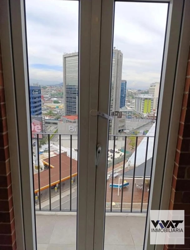 APARTAMENTO EN RENTA EN EDIFICIO MODRA ZONA 4 - 8