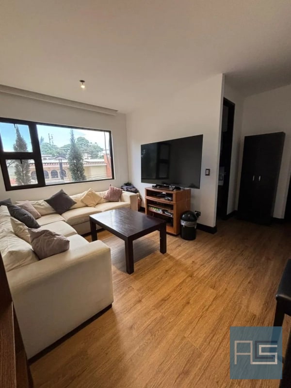 Moderno y amplio apartamento de 2 niveles, 4 hab. con jardín y 3 parqueos en Venta - 6