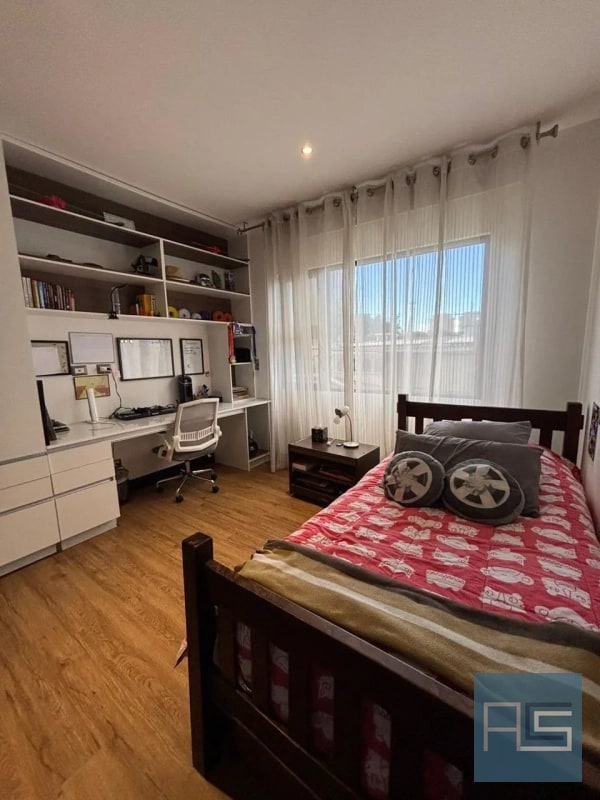 Moderno y amplio apartamento de 2 niveles, 4 hab. con jardín y 3 parqueos en Venta - 4