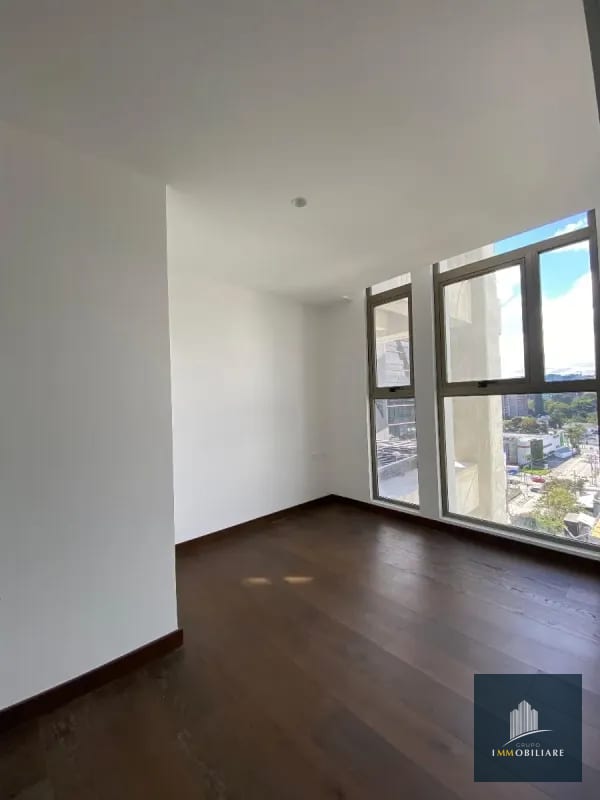 Apartamento con balcón en renta zona 10 edificio Atarah — Apartamento en Alquiler en Atarah, Zona 10, Guatemala, Ciudad — foto 7 de 14