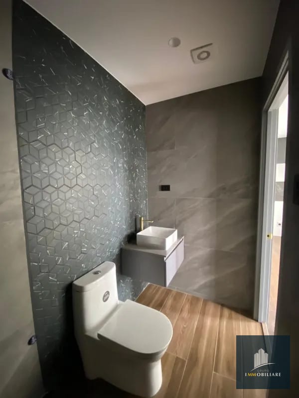 Apartamento con balcón en renta zona 10 edificio Atarah — Apartamento en Alquiler en Atarah, Zona 10, Guatemala, Ciudad — foto 5 de 14