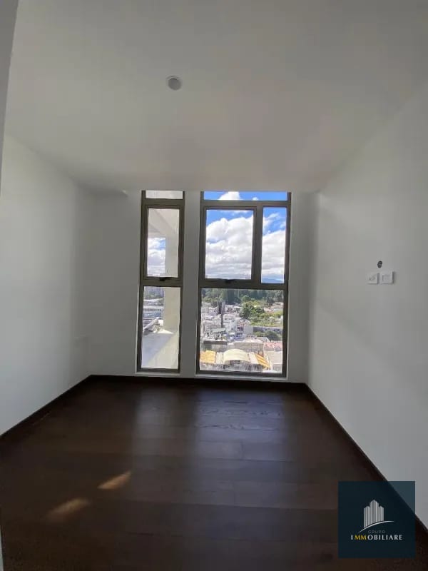 Apartamento con balcón en renta zona 10 edificio Atarah — Apartamento en Alquiler en Atarah, Zona 10, Guatemala, Ciudad — foto 3 de 14