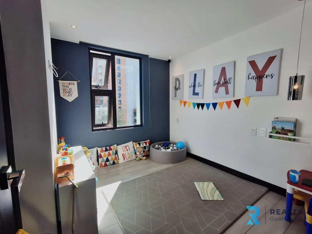 VENDO Apartamento Zona 15, LIV - 3