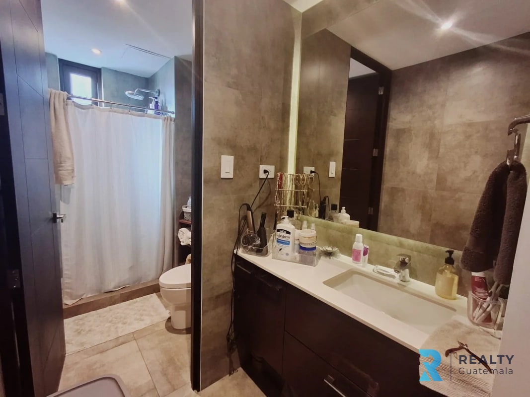 VENDO Apartamento Zona 15, LIV - 1