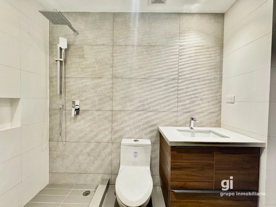 Apartamento de 3 dormitorios + cuarto de servicio en venta en zona 13 - 8