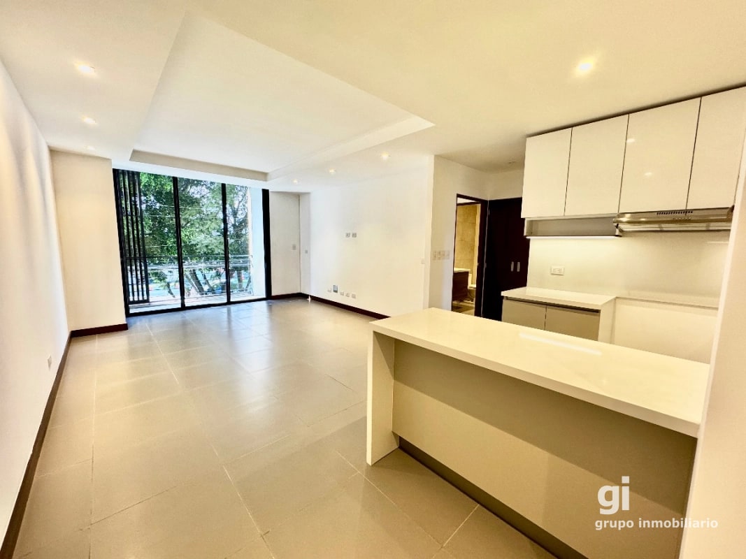 Apartamento de 2 dormitorios + jardín en venta en zona 13 - 14