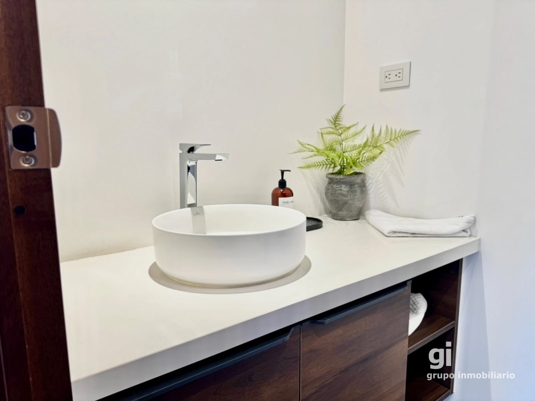 Apartamento de 2 dormitorios en venta en zona 13 - 16