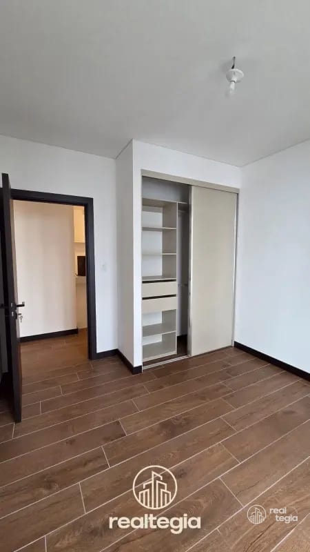 APARTAMENTO EN LIRIOS DE CAYALÁ — Apartamento en Venta en Zona 16, Guatemala, Ciudad — foto 6 de 9