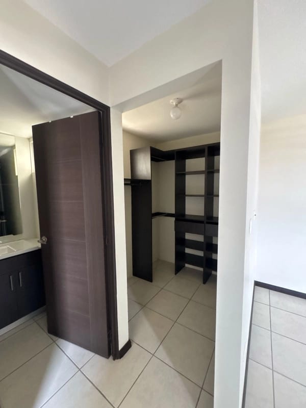 VENTA DE APARTAMENTO EN CONDADO NARANJO/ALEGRIA/Z.4 MIXCO — Apartamento en Venta en Condado Naranjo, Zona 4 Mixco, Guatemala, Ciudad — foto 9 de 16