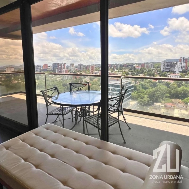 Penthouse de dos niveles con vista panorámica en Edificio Veinti4, Zona 10 - 17