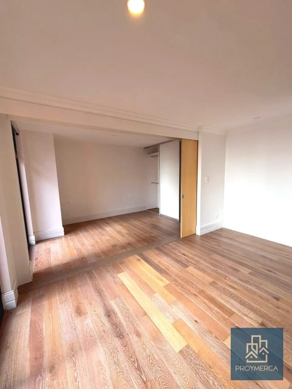 Apartamento con excelente ubicación en venta, Edifico Céntrico, Zona 5 - 11