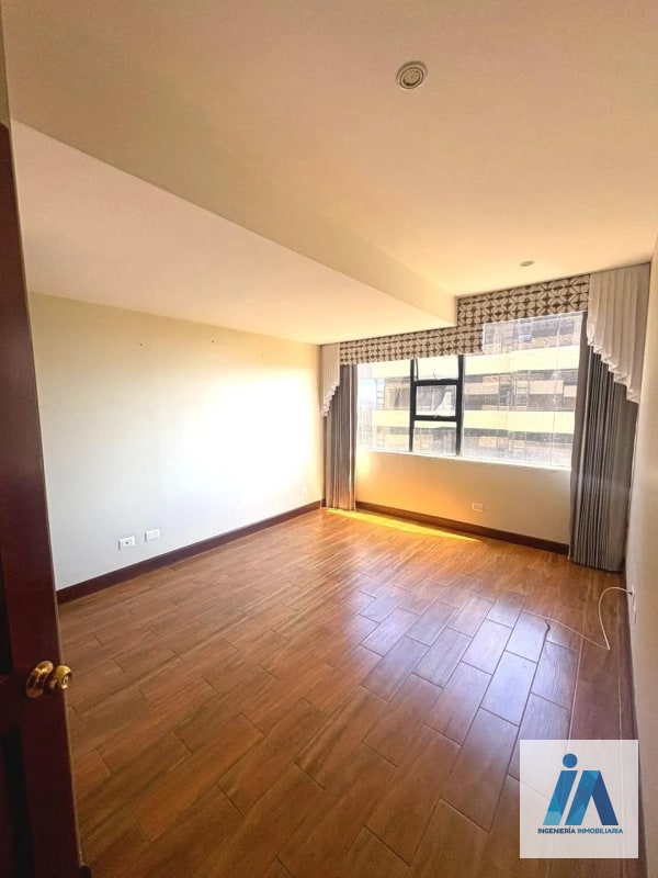 APARTAMENTO EN ALQUILER - 📍Edificio Milenia, zona 10 Viva en un entorno rodeado de áreas verdes con una ubicación privilegiada. - 3