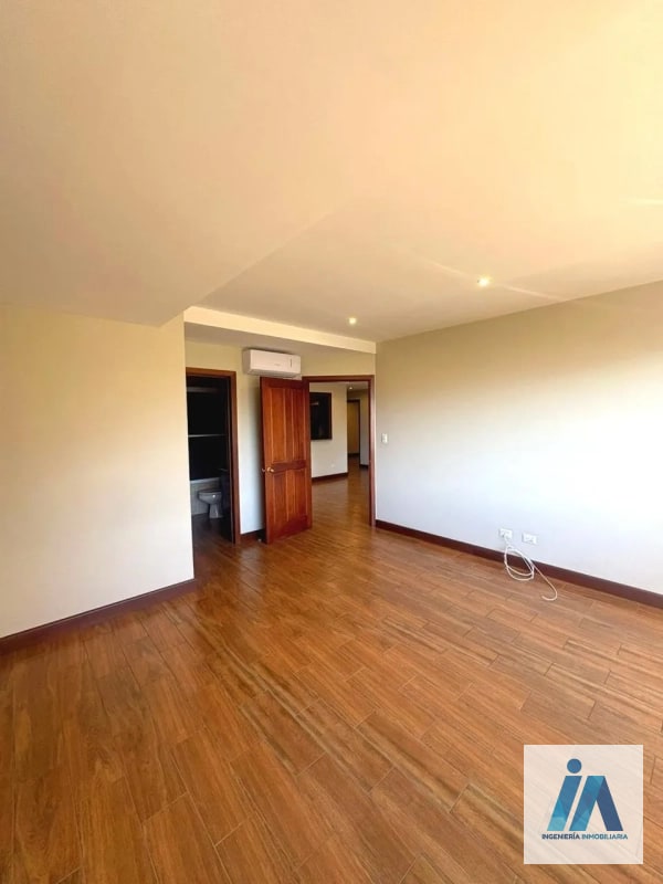 APARTAMENTO EN ALQUILER - 📍Edificio Milenia, zona 10 Viva en un entorno rodeado de áreas verdes con una ubicación privilegiada. - 1
