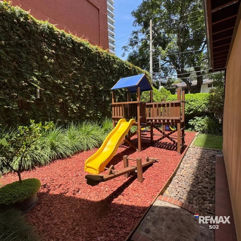 APARTAMENTO CON JARDÍN - ZONA 14 — Apartamento en Venta en Plenum 14, Zona 14, Guatemala, Ciudad — foto 3 de 12