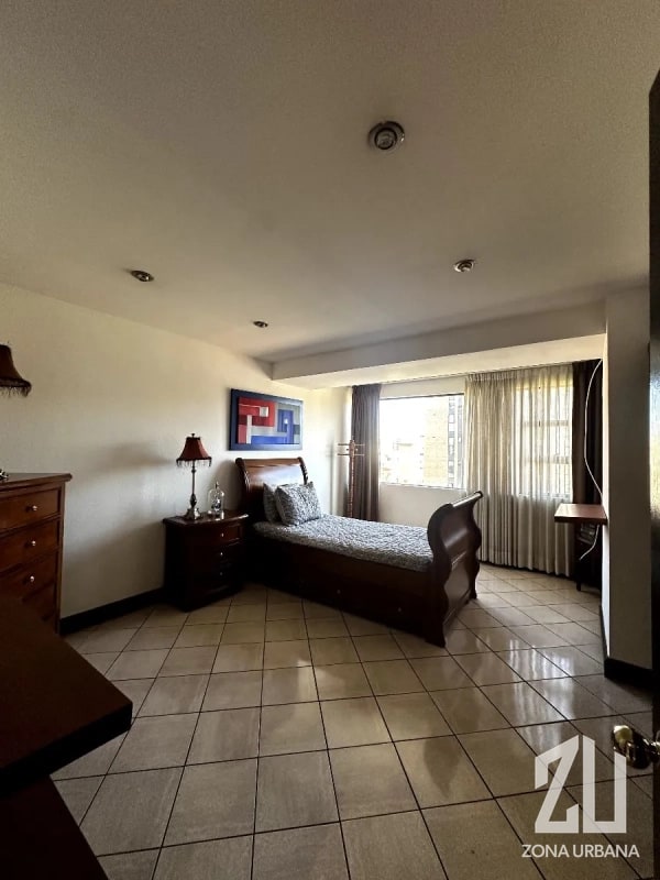 Apartamento amplio con balcón perimetral en Pacífica Plaza, Zona 14 - 17
