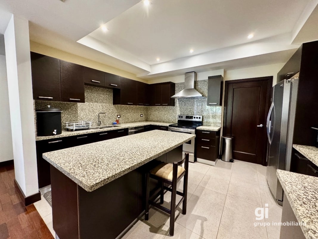 Apartamento de 200 m2 en venta zona 14 - 12