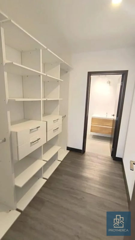 Apartamento con jardín en venta, Edificio Iridia, Zona 13 - 8
