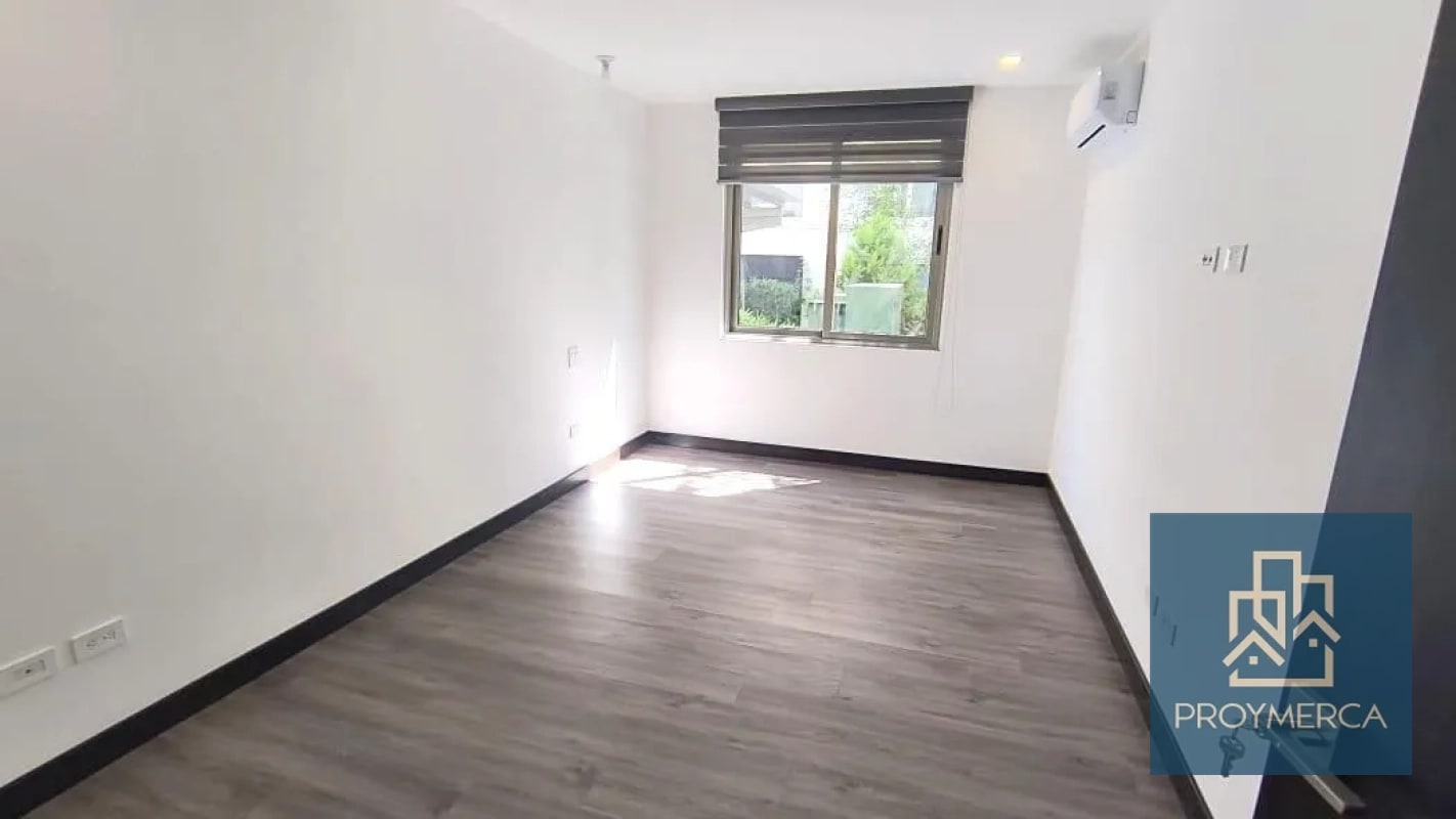 Apartamento con jardín en venta, Edificio Iridia, Zona 13 - 6